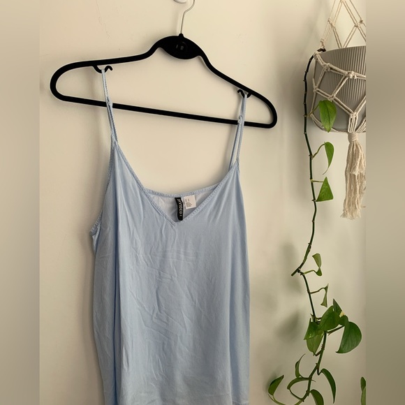 3 for $20 - 🍒 Light Blue Tank Top with Vertical White Pinstripes - Size 12 H&M - Picture 2 of 6